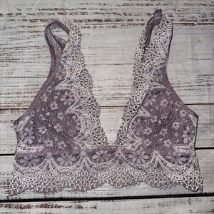 Victoria’s Secret Light Purple All Over Lace Bralette Size XS Unlined